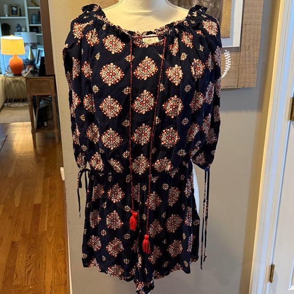 Evereve Braeve Navy Medallion Print Romper size small - Picture 2 of 6